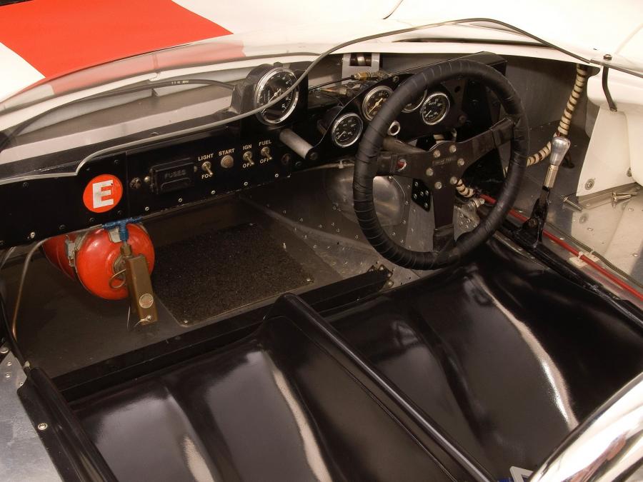 Торпедо Lola T70 Spyder (Mk III) 1967 года  (фото 4 из 6)